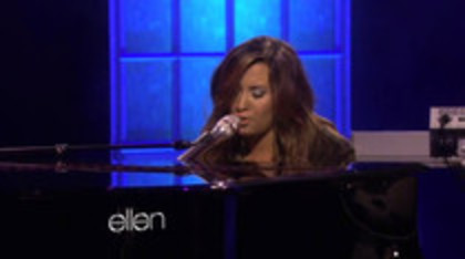 Demi Lovato Performs Skyscraper on the Ellen Show (454)