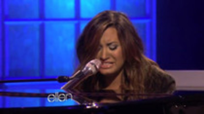 Demi Lovato Performs Skyscraper on the Ellen Show (459)