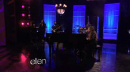 Demi Lovato Performs Skyscraper on the Ellen Show (473)
