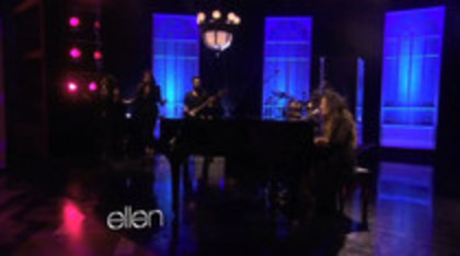 Demi Lovato Performs Skyscraper on the Ellen Show (475)
