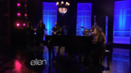 Demi Lovato Performs Skyscraper on the Ellen Show (477)