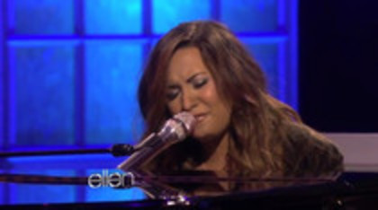 Demi Lovato Performs Skyscraper on the Ellen Show (491)