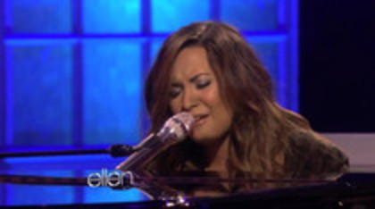 Demi Lovato Performs Skyscraper on the Ellen Show (492)