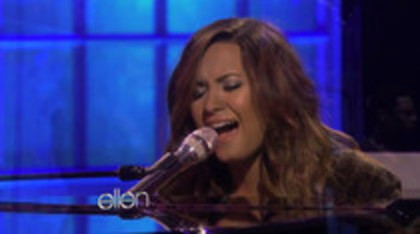 Demi Lovato Performs Skyscraper on the Ellen Show (496)
