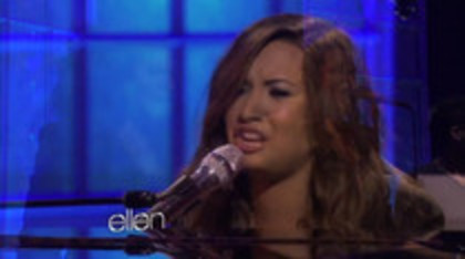 Demi Lovato Performs Skyscraper on the Ellen Show (498)
