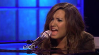 Demi Lovato Performs Skyscraper on the Ellen Show (500)