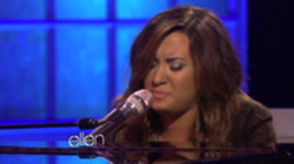 Demi Lovato Performs Skyscraper on the Ellen Show (501)