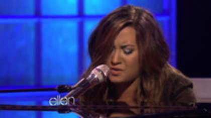 Demi Lovato Performs Skyscraper on the Ellen Show (504)