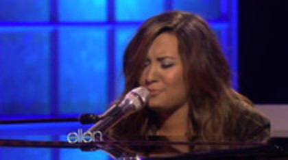 Demi Lovato Performs Skyscraper on the Ellen Show (508)