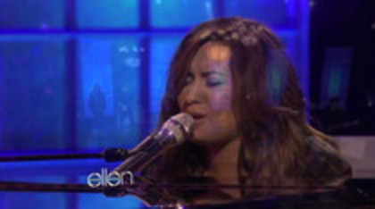 Demi Lovato Performs Skyscraper on the Ellen Show (509)