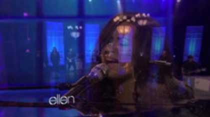 Demi Lovato Performs Skyscraper on the Ellen Show (510)