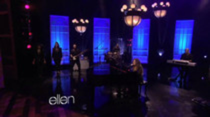 Demi Lovato Performs Skyscraper on the Ellen Show (516)