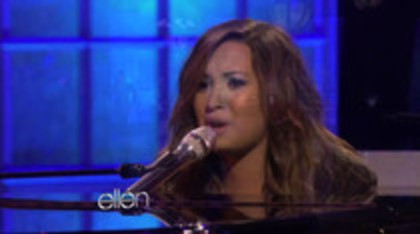 Demi Lovato Performs Skyscraper on the Ellen Show (521)