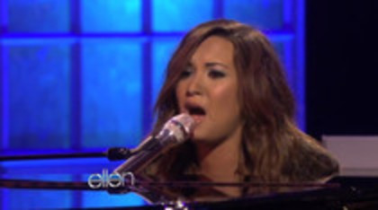Demi Lovato Performs Skyscraper on the Ellen Show (523)