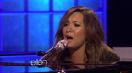 Demi Lovato Performs Skyscraper on the Ellen Show (524)