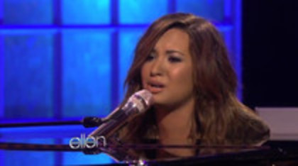 Demi Lovato Performs Skyscraper on the Ellen Show (526)