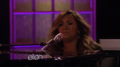 Demi Lovato Performs Skyscraper on the Ellen Show (552)