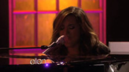 Demi Lovato Performs Skyscraper on the Ellen Show (555)