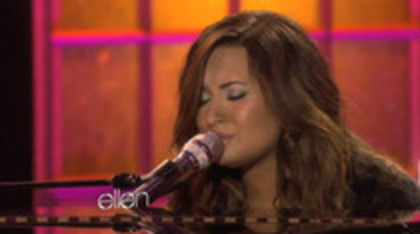 Demi Lovato Performs Skyscraper on the Ellen Show (597)