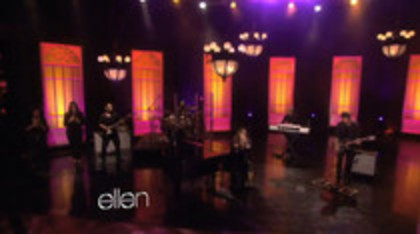 Demi Lovato Performs Skyscraper on the Ellen Show (602)