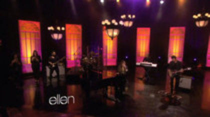 Demi Lovato Performs Skyscraper on the Ellen Show (603)