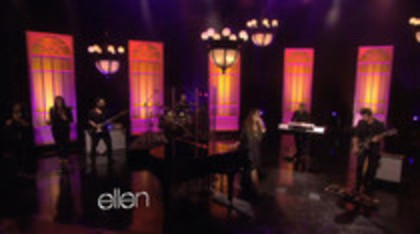 Demi Lovato Performs Skyscraper on the Ellen Show (604)