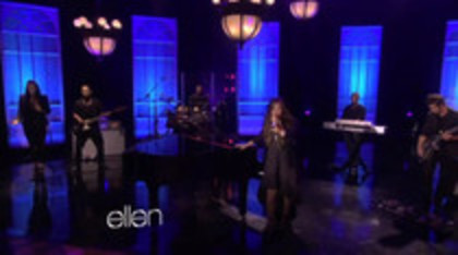 Demi Lovato Performs Skyscraper on the Ellen Show (609)