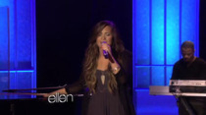 Demi Lovato Performs Skyscraper on the Ellen Show (615)