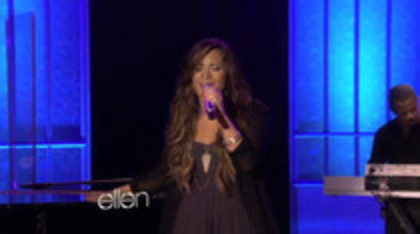 Demi Lovato Performs Skyscraper on the Ellen Show (616)