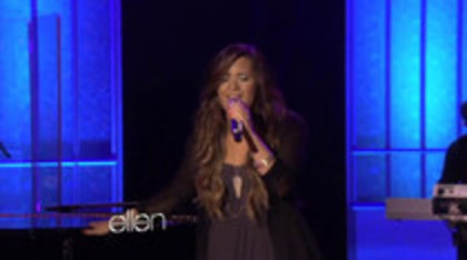 Demi Lovato Performs Skyscraper on the Ellen Show (617)