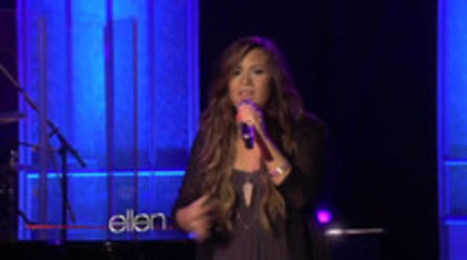 Demi Lovato Performs Skyscraper on the Ellen Show (621)