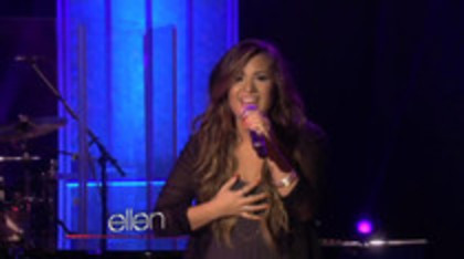 Demi Lovato Performs Skyscraper on the Ellen Show (624)