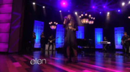 Demi Lovato Performs Skyscraper on the Ellen Show (633)