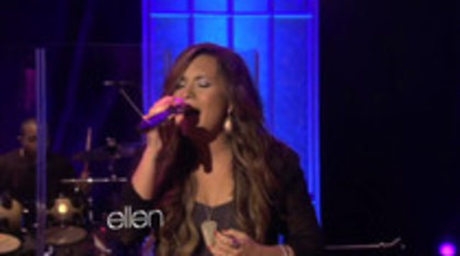 Demi Lovato Performs Skyscraper on the Ellen Show (634)