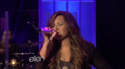 Demi Lovato Performs Skyscraper on the Ellen Show (642)