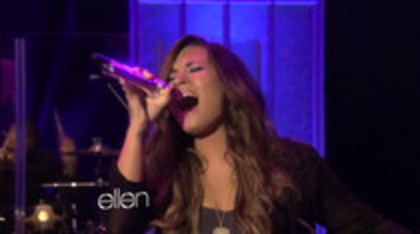 Demi Lovato Performs Skyscraper on the Ellen Show (643)