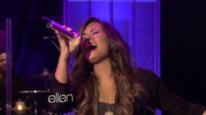 Demi Lovato Performs Skyscraper on the Ellen Show (644)