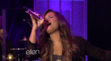 Demi Lovato Performs Skyscraper on the Ellen Show (645)