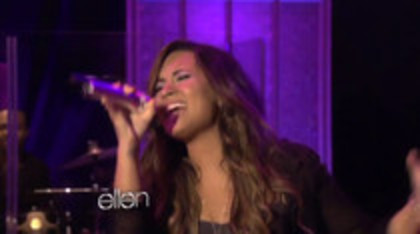 Demi Lovato Performs Skyscraper on the Ellen Show (646)