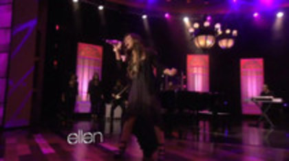Demi Lovato Performs Skyscraper on the Ellen Show (651)