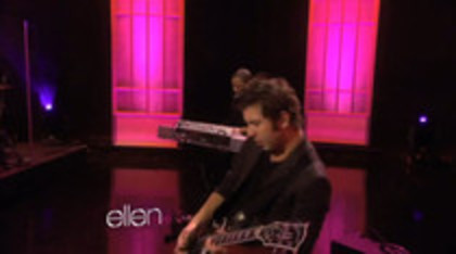 Demi Lovato Performs Skyscraper on the Ellen Show (661)