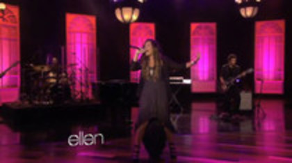 Demi Lovato Performs Skyscraper on the Ellen Show (666)