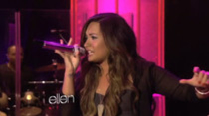 Demi Lovato Performs Skyscraper on the Ellen Show (671)