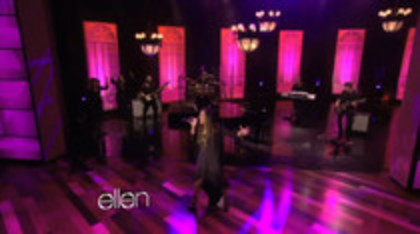 Demi Lovato Performs Skyscraper on the Ellen Show (675)