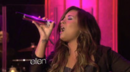 Demi Lovato Performs Skyscraper on the Ellen Show (679)