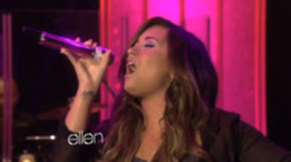 Demi Lovato Performs Skyscraper on the Ellen Show (680)