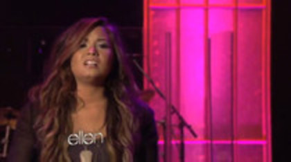 Demi Lovato Performs Skyscraper on the Ellen Show (690)