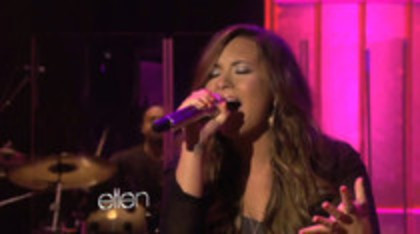 Demi Lovato Performs Skyscraper on the Ellen Show (694)