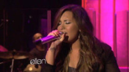 Demi Lovato Performs Skyscraper on the Ellen Show (698)