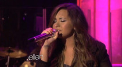 Demi Lovato Performs Skyscraper on the Ellen Show (701)
